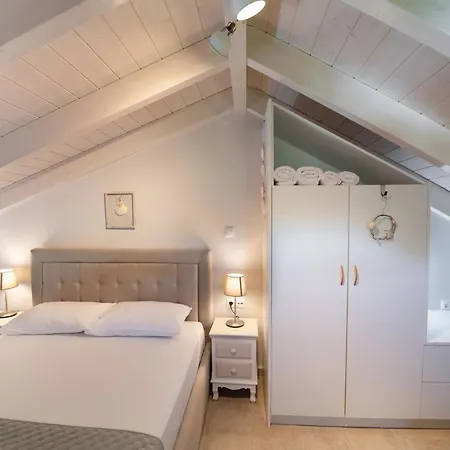Hébergement de vacances Kalipso & Nafsika Maisonettes Grey Diamond Nikiana